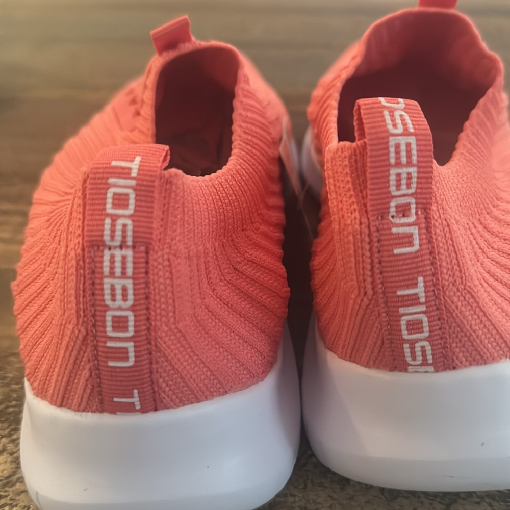 TIOSEBON Women's Slip On Walking Lightweight Sneakers Size 11 US, 42 NWT DK PINK - Picture 4 of 8